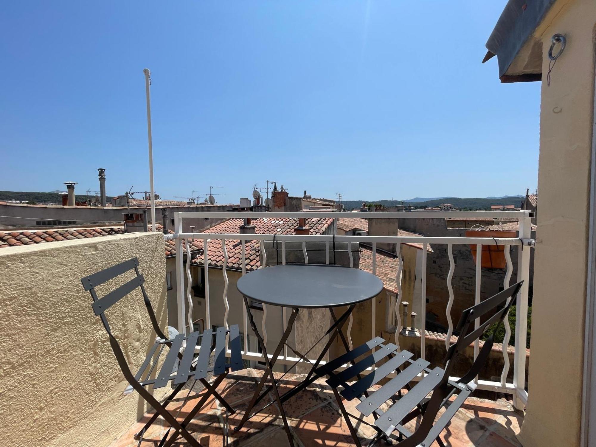 2 Pieces Climatise En Duplex Avec Terrasse *